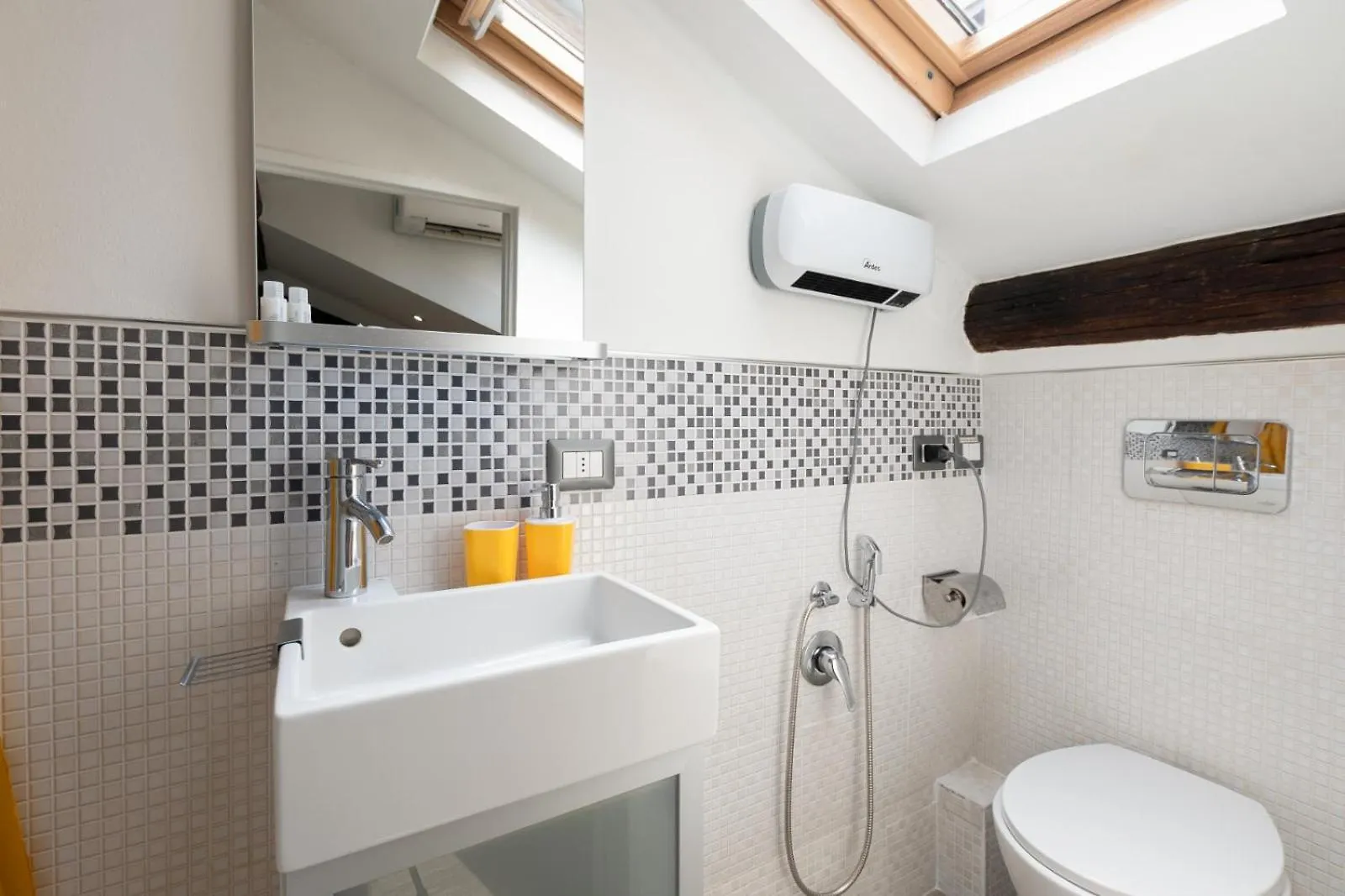 Chinatown Cosy Attic Apartment Milan Italy
