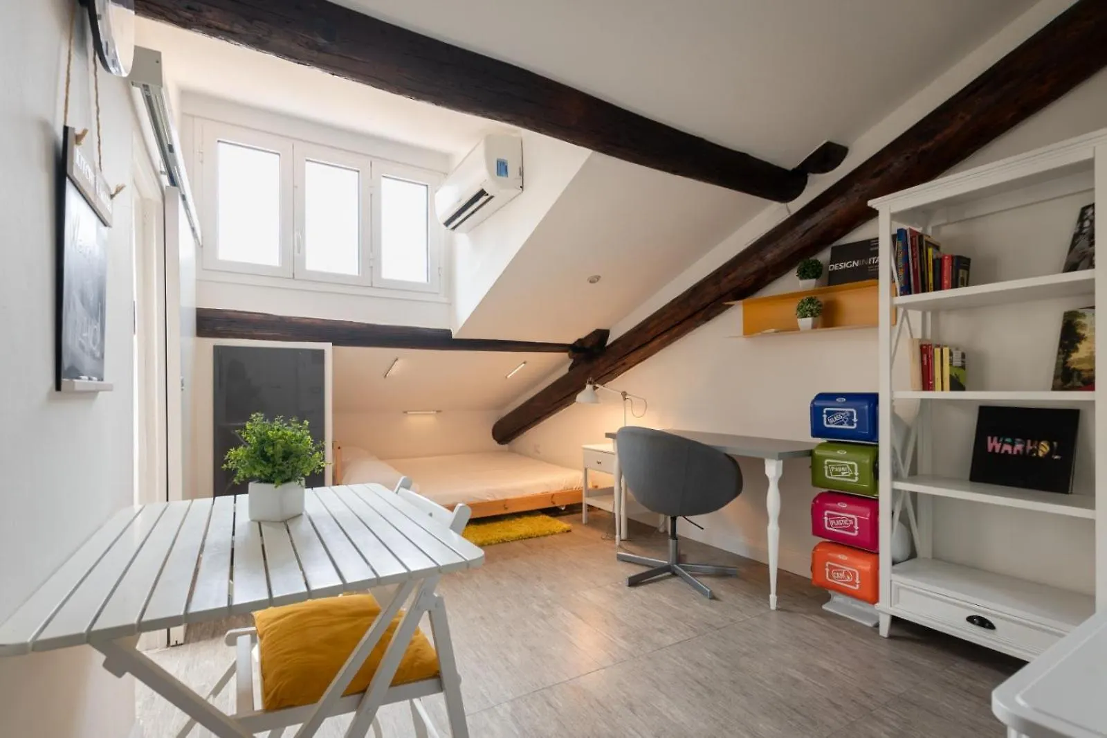 Chinatown Cosy Attic Apartment Milan